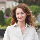 Ionela C.