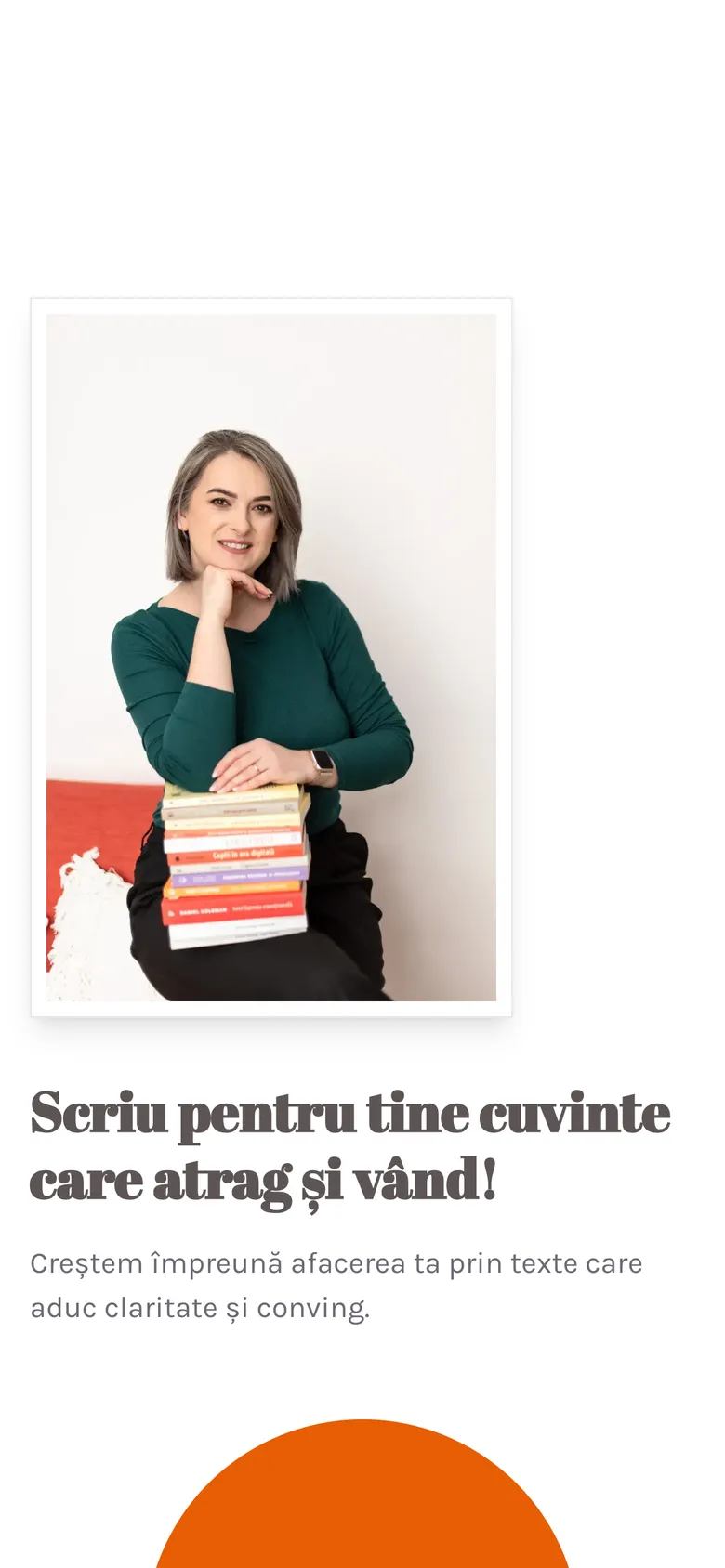 Pagina de start ancastir.com pe telefon, cu fotografia Ancăi și titlul „Scriu pentru tine cuvinte care atrag și vând”